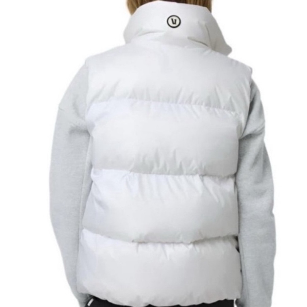 NWT Vuori Women’s White Hillside Puffer Vest size Medium - sold out! New is $198 - Picture 5 of 9